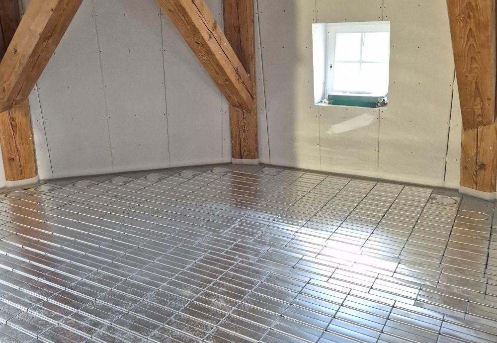 Schneller Baufortschritt durch einheitliches Verlegeraster der Heizelemente