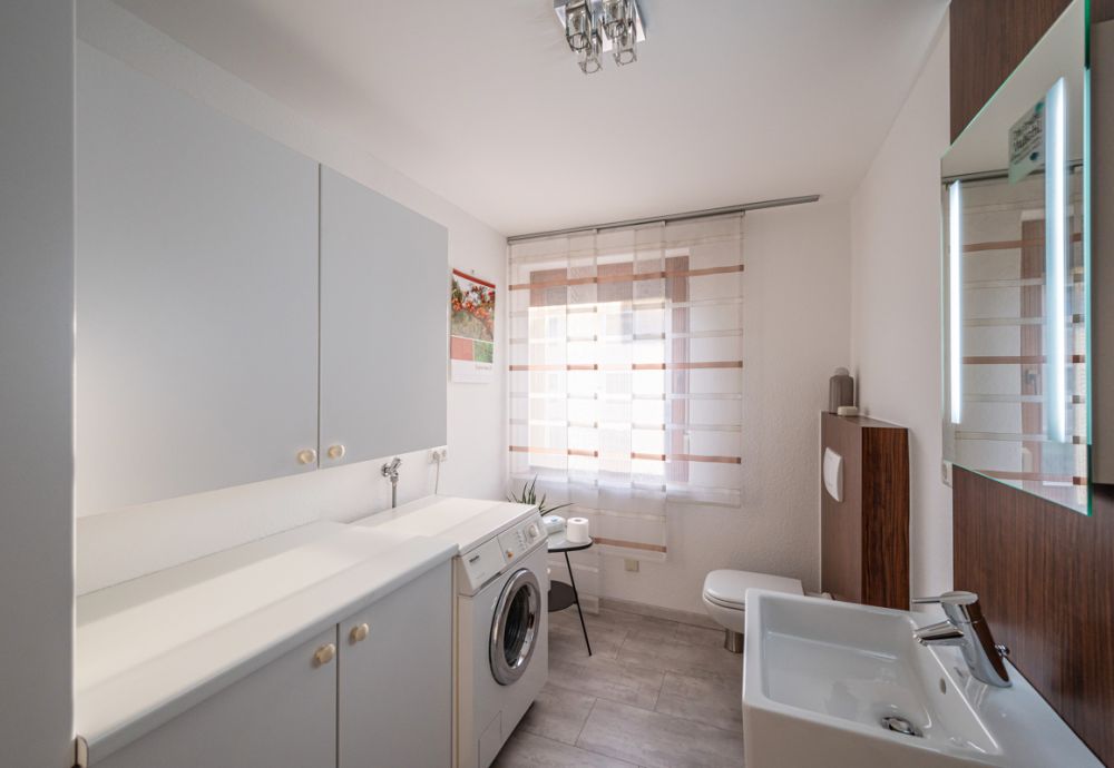 Eine Nachrüstung der elektrischen Deckenheizung kann Raumweise erfolgen.