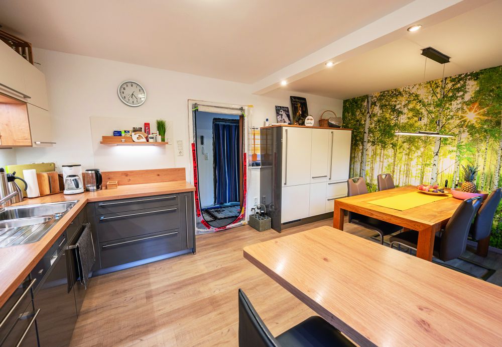 Nevidno stropno ogrevanje je mogoče hitro in enostavno naknadno namestiti v le nekaj korakih.