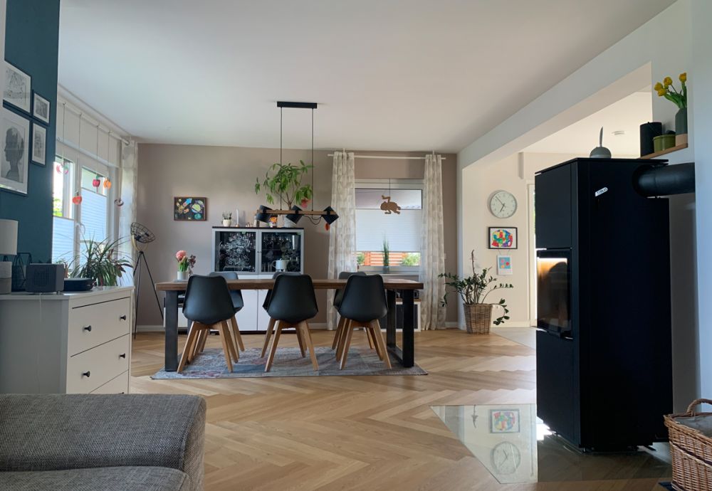 The heat-conducting layer, which is only 12 mm thick, ensures rapid heating and cooling of the parquet and tile floor