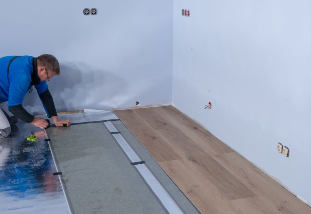 E-NERGY CARBON PET es especialmente adecuado para instalación flotante debajo de suelos laminados.