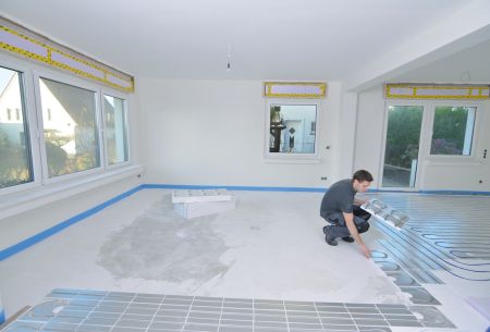 Un espacement uniforme permet une utilisation optimale de la surface pour un chauffage au sol efficace