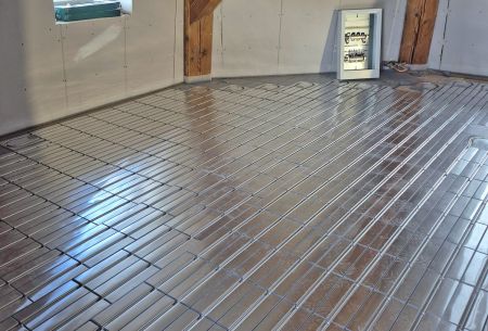 Optimal heat distribution via aluminum heat-conducting plates