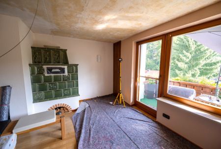 Der Kachelofen blieb weiterhin in Benutzung.