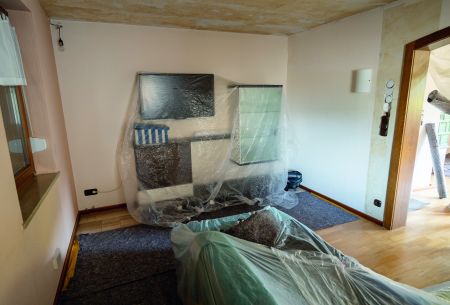 Eine einfache Abdeckung der Einrichtung ist völlig ausreichend.