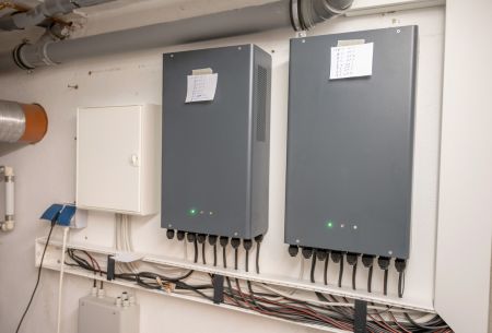 Die Netzteile wurden bequem im Keller installiert.