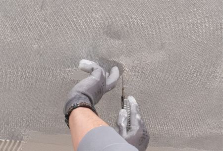 Löcher für Spots können ausgeschnitten werden.