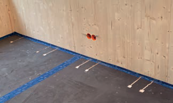 mfh_referenz_e-nergy_carbon pet_boden_tinyhouse_koye