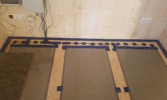 mfh_referenz_e-nergy_carbon pet_boden_tinyhose_mio holzbau