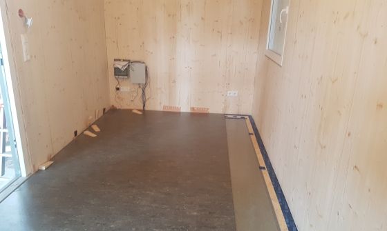 mfh_referenz_e-nergy_carbon pet_boden_tinyhose_mio holzbau