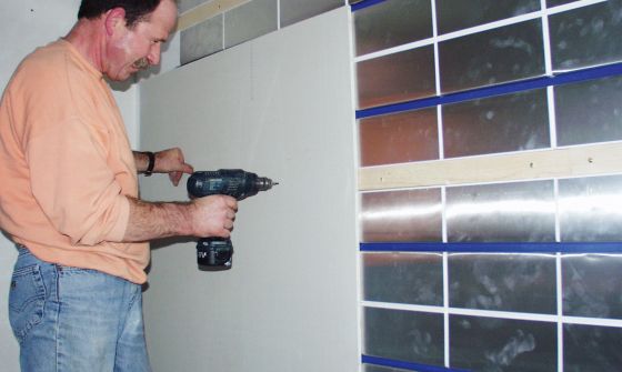 mfh_referenz_eps_bv_kaiser_os_wand_mit_holzlattung_de