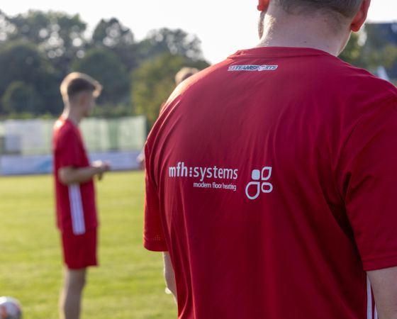 donazione della maglia Verthe dei sistemi mfh