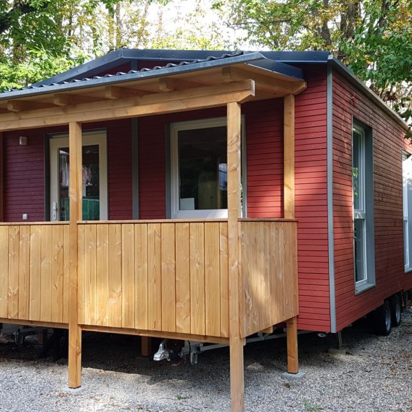 mfh_referenz_e-nergy_carbon pet_boden_tinyhose_mio holzbau